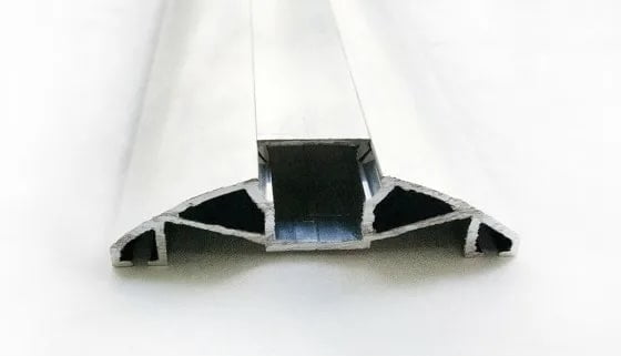 Алюминиевый прижимной профиль с декоративной крышкой